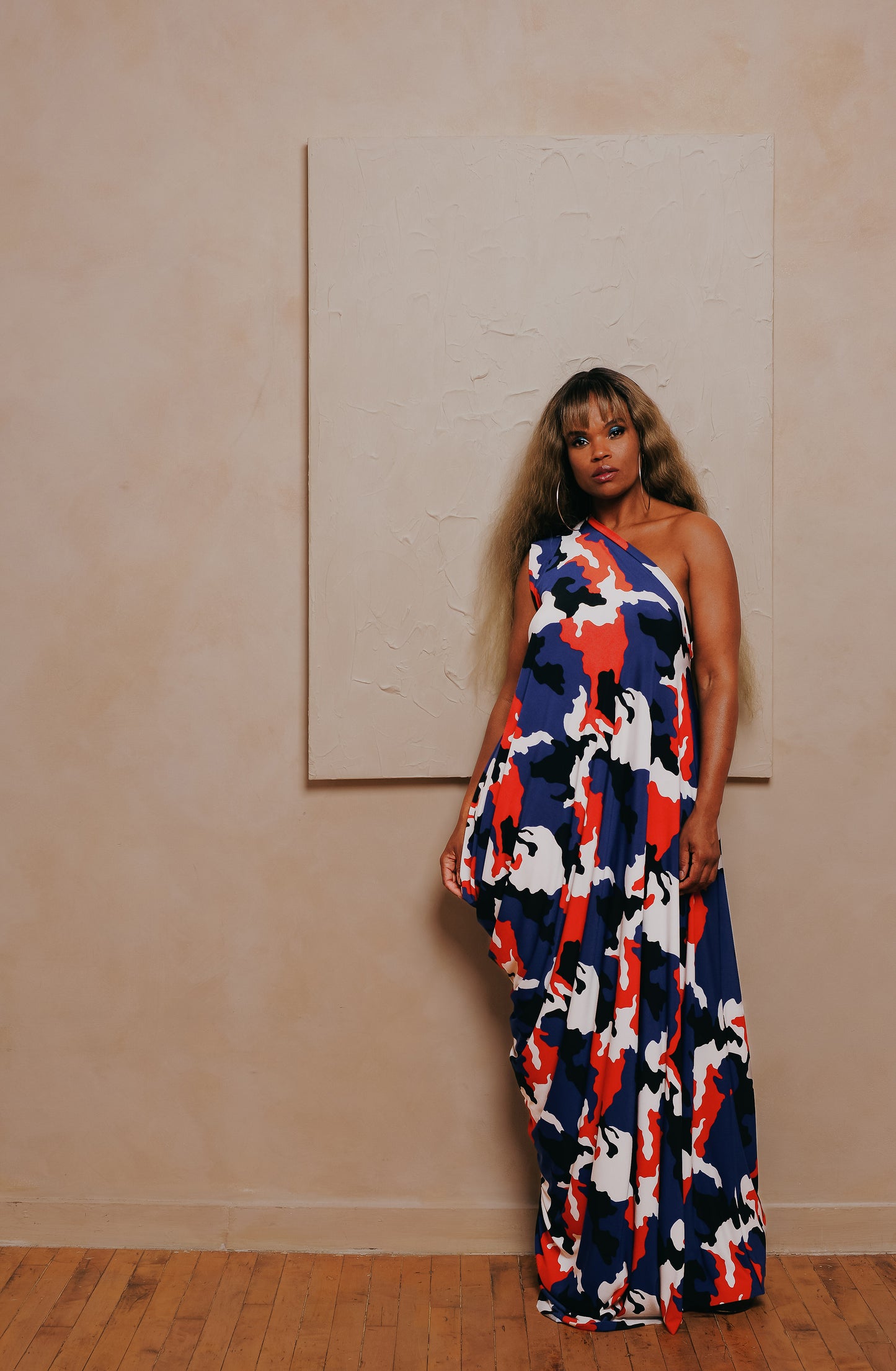 print one-shoulder drape
