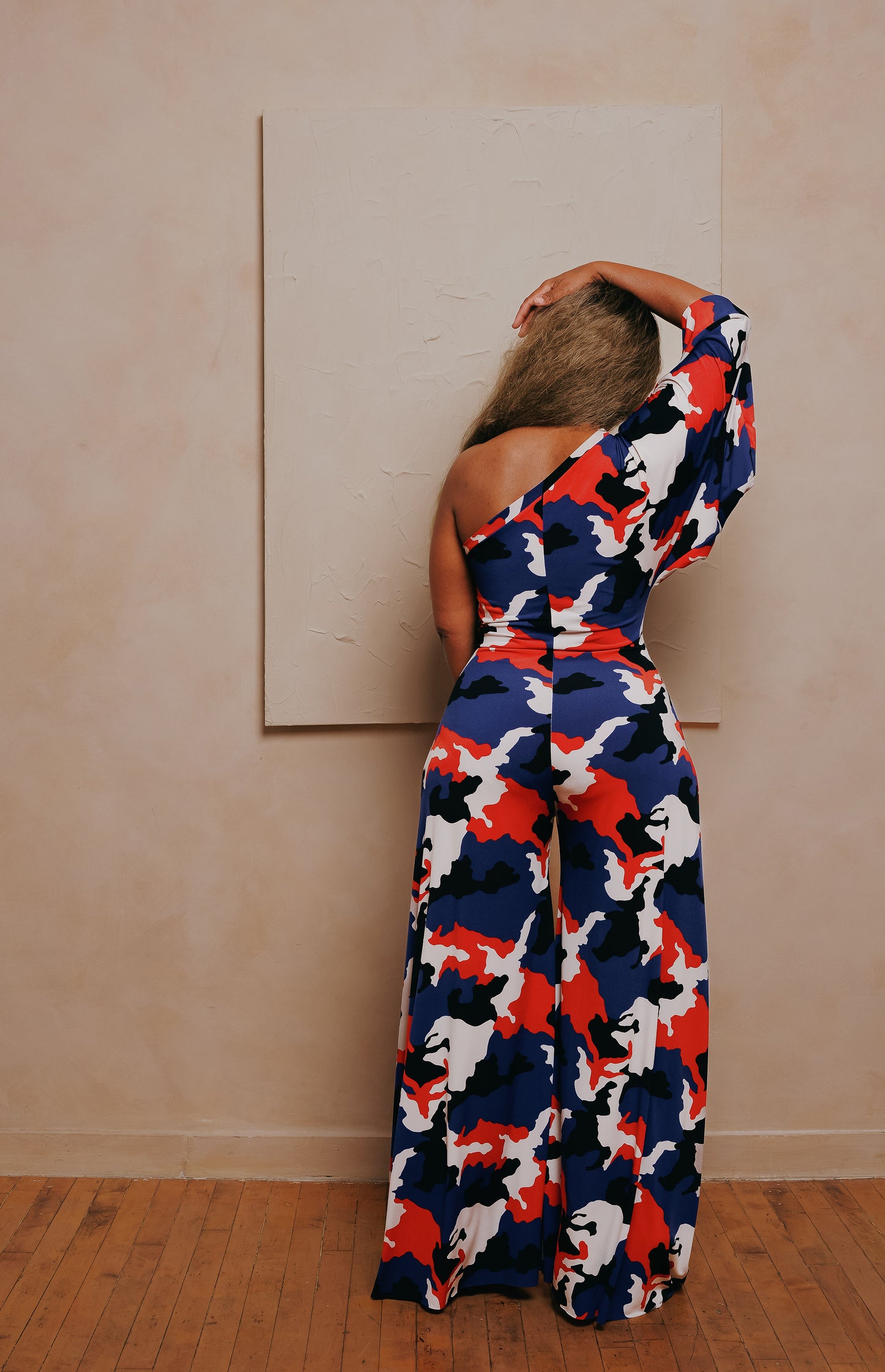 print one-shoulder jumper