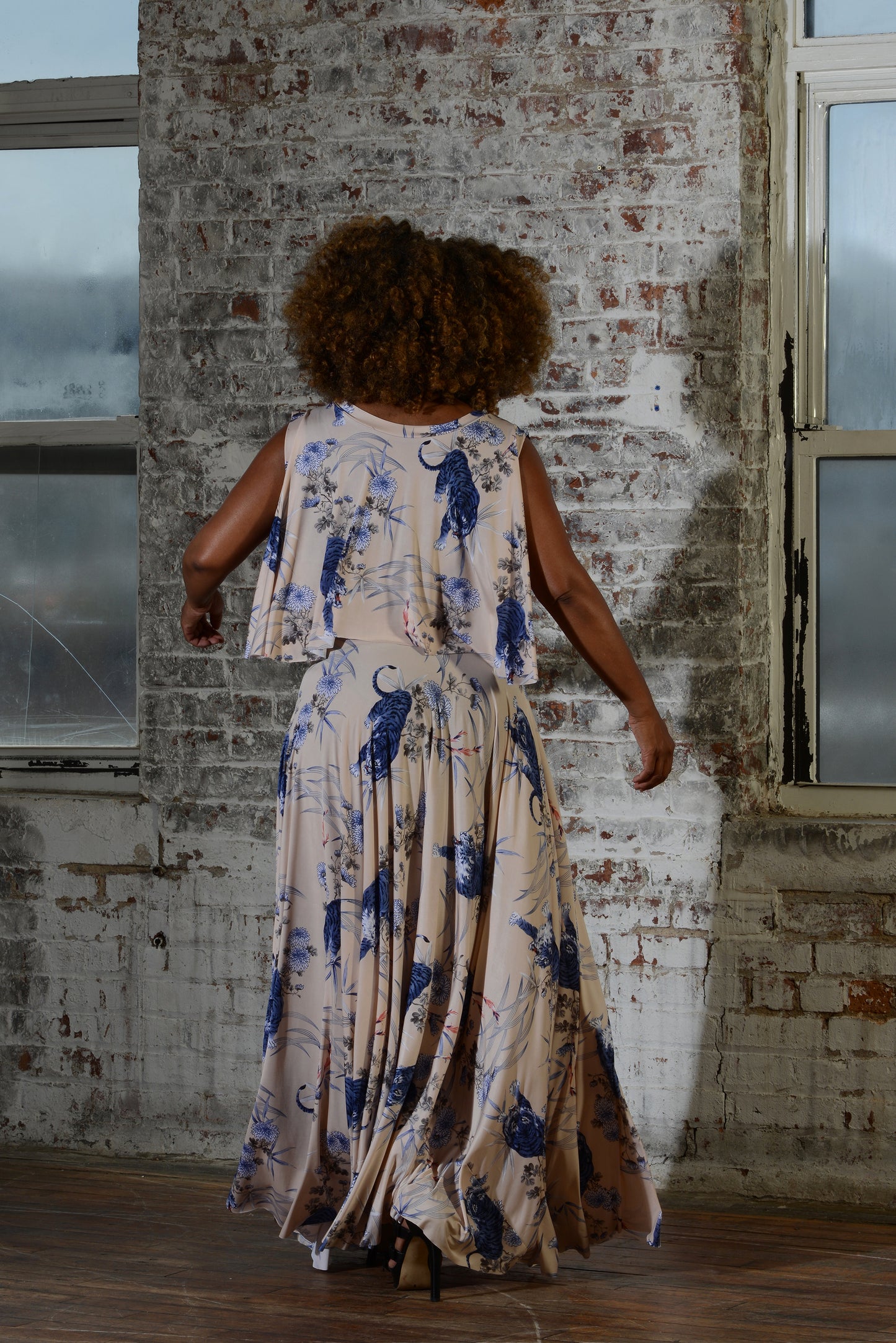 :: day twenty-one :: blue tiger drape crop + circle skirt