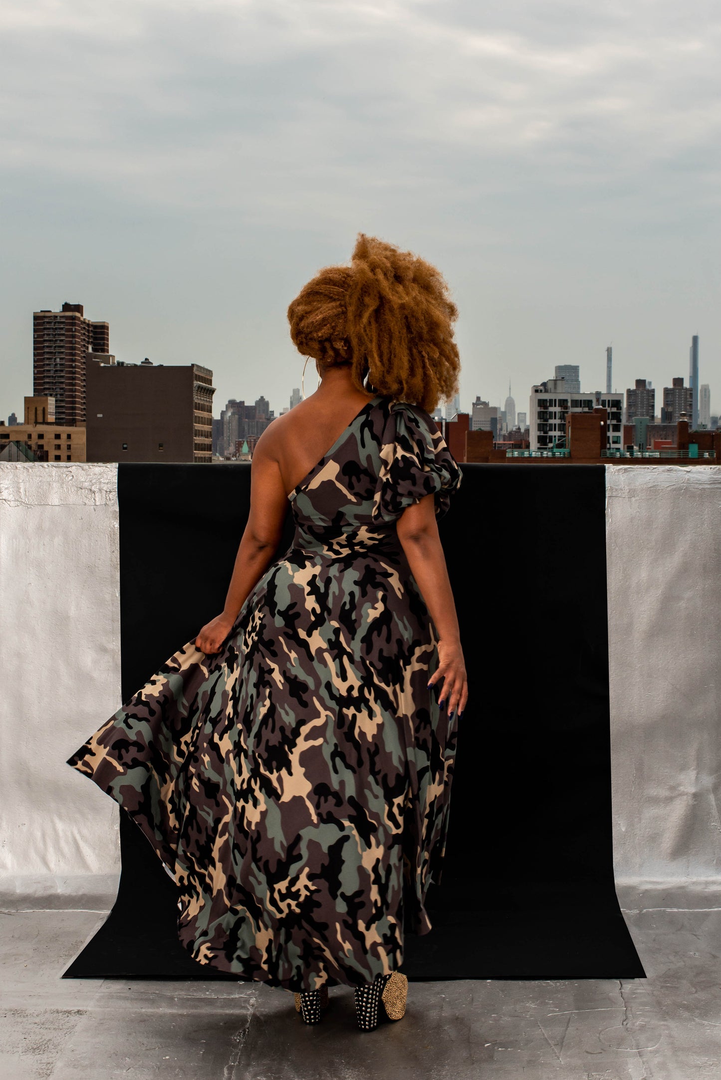 camo one-shoulder puff