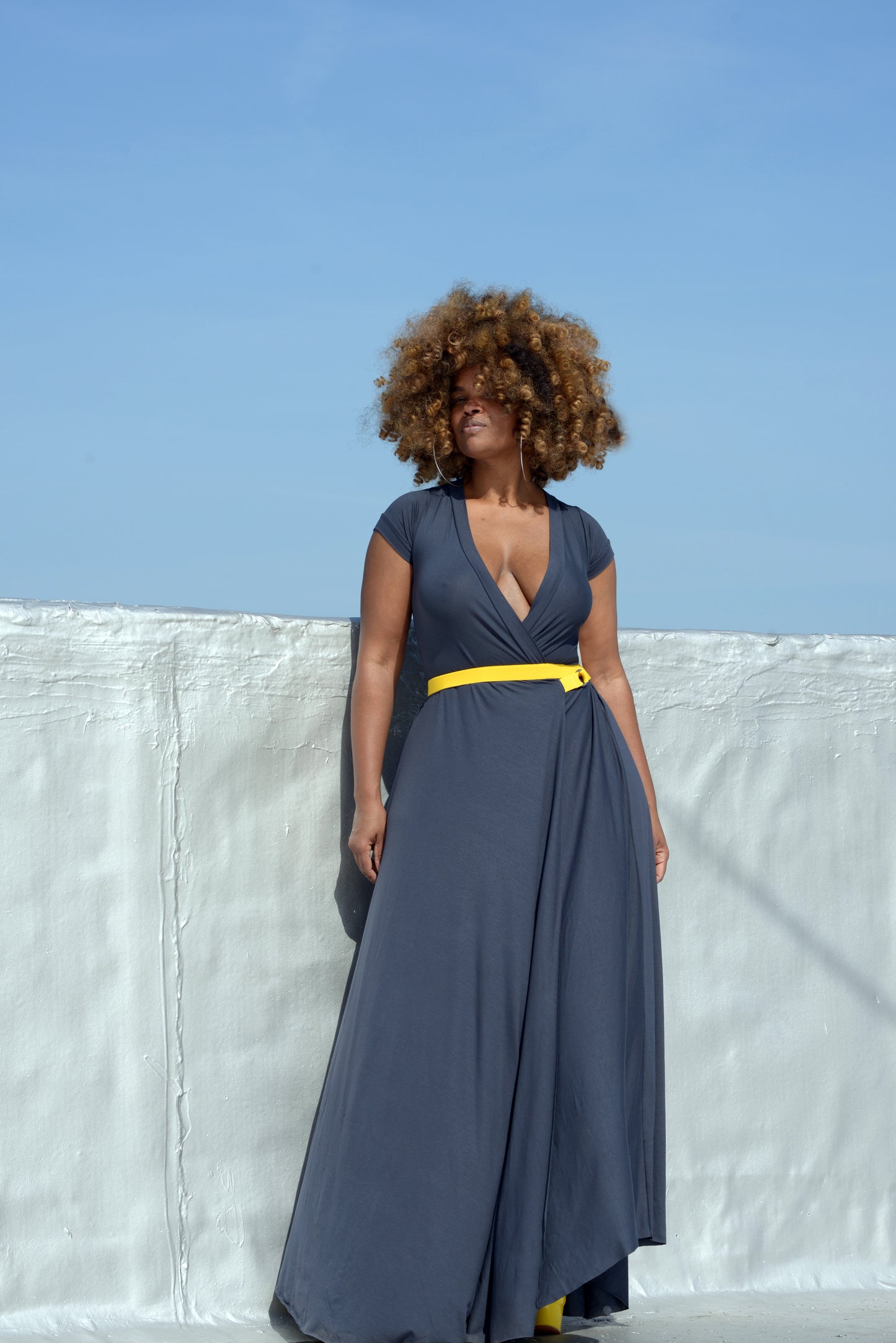 charcoal wrap with elastic yellow belt