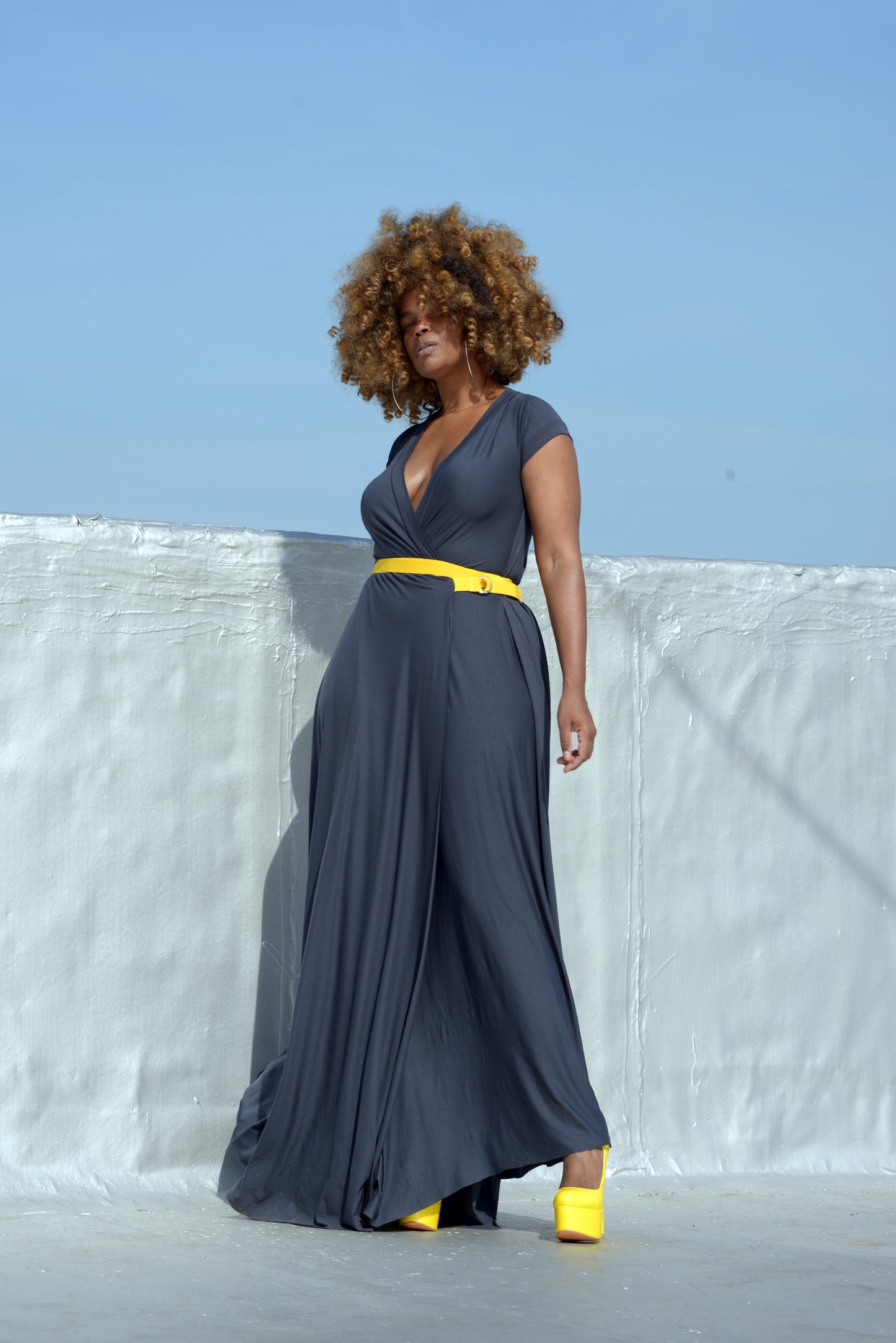 charcoal wrap with elastic yellow belt