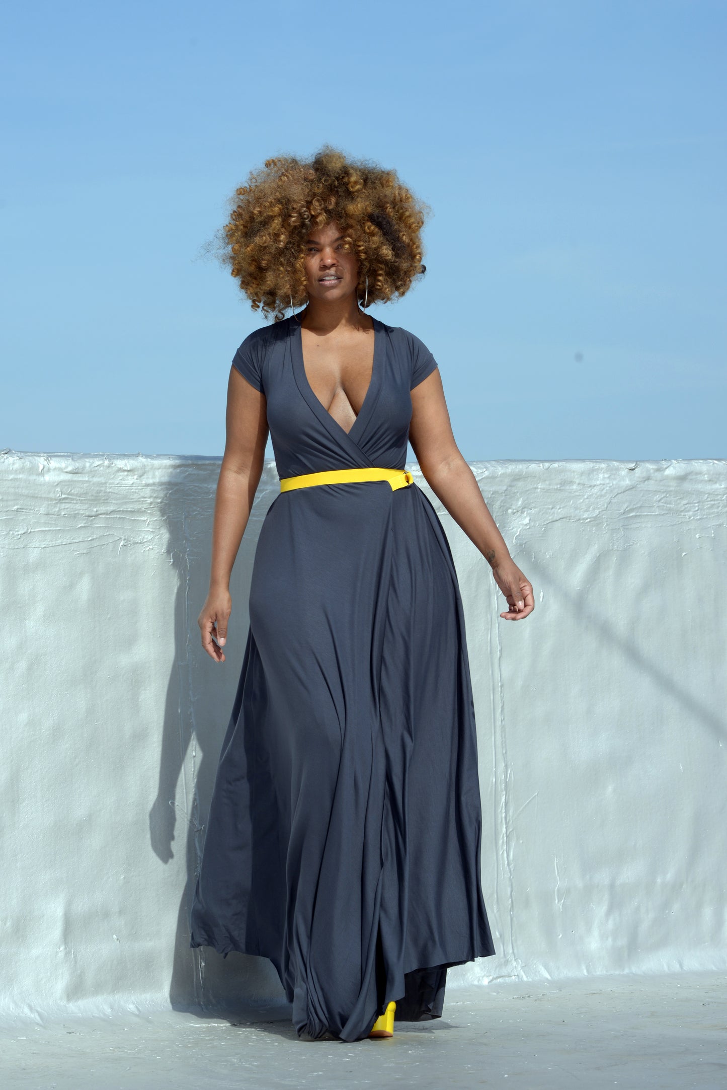 charcoal wrap with elastic yellow belt