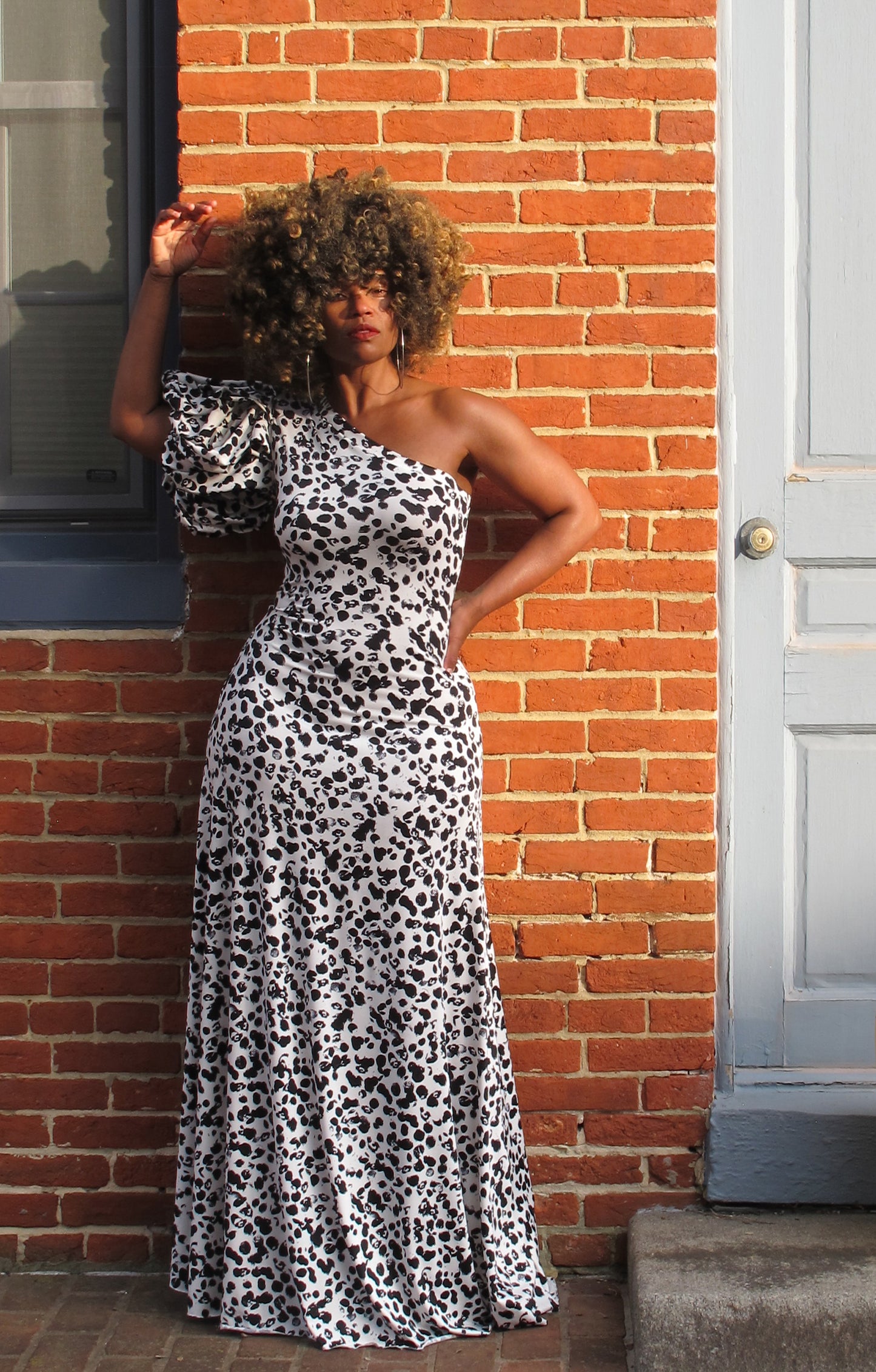 :: select :: spotty one-shoulder puff