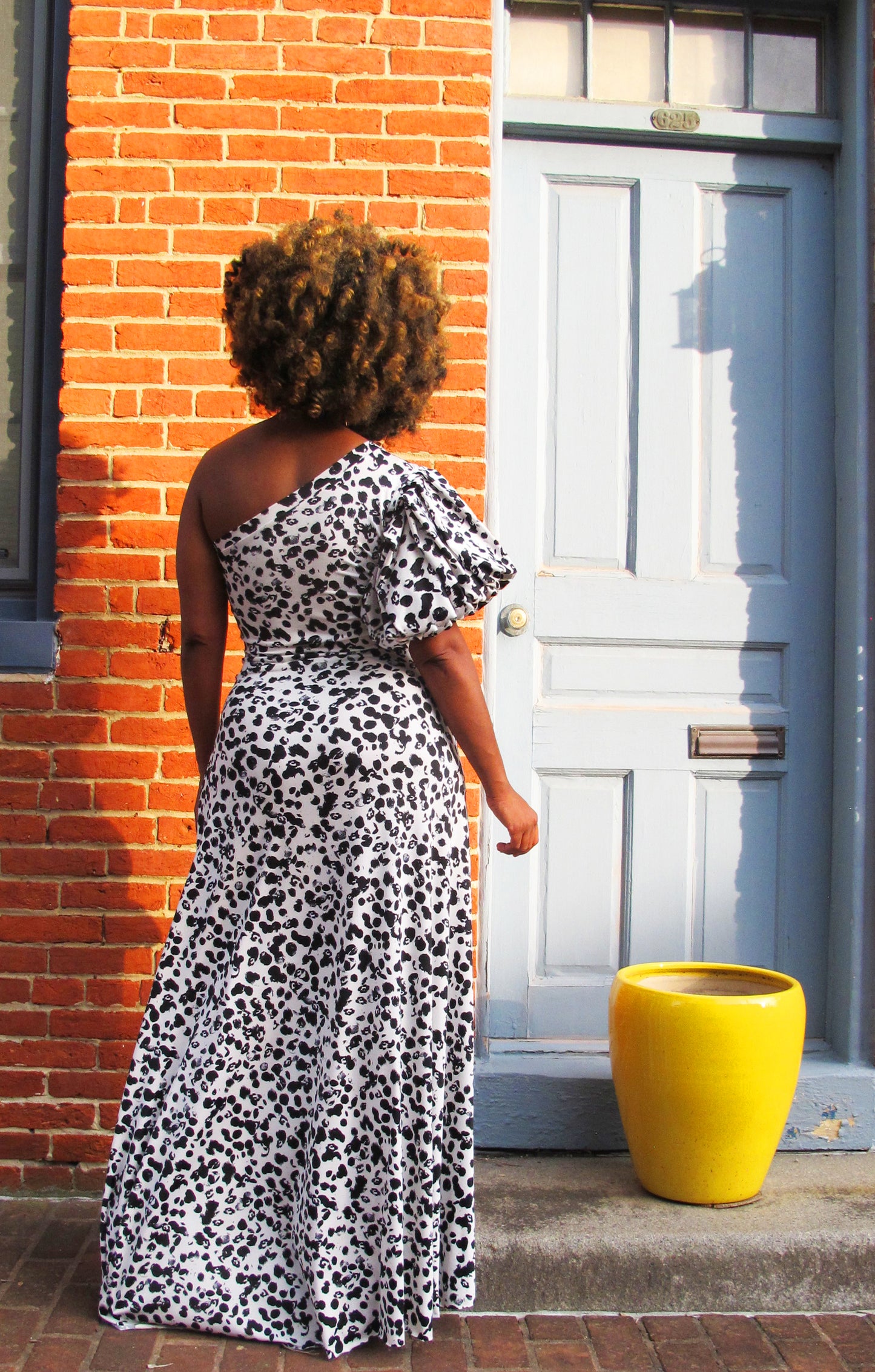 :: select :: spotty one-shoulder puff