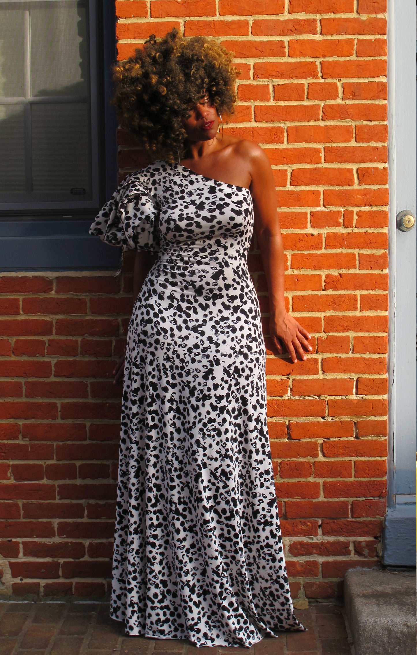 :: select :: spotty one-shoulder puff