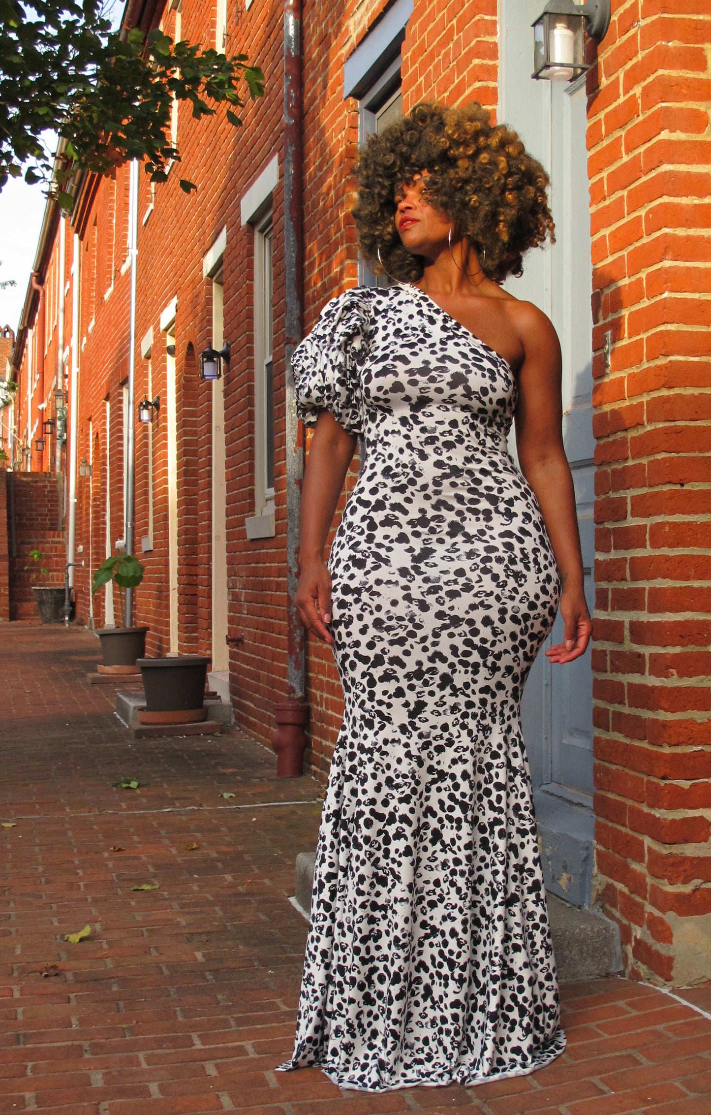 :: select :: spotty one-shoulder puff fishtail
