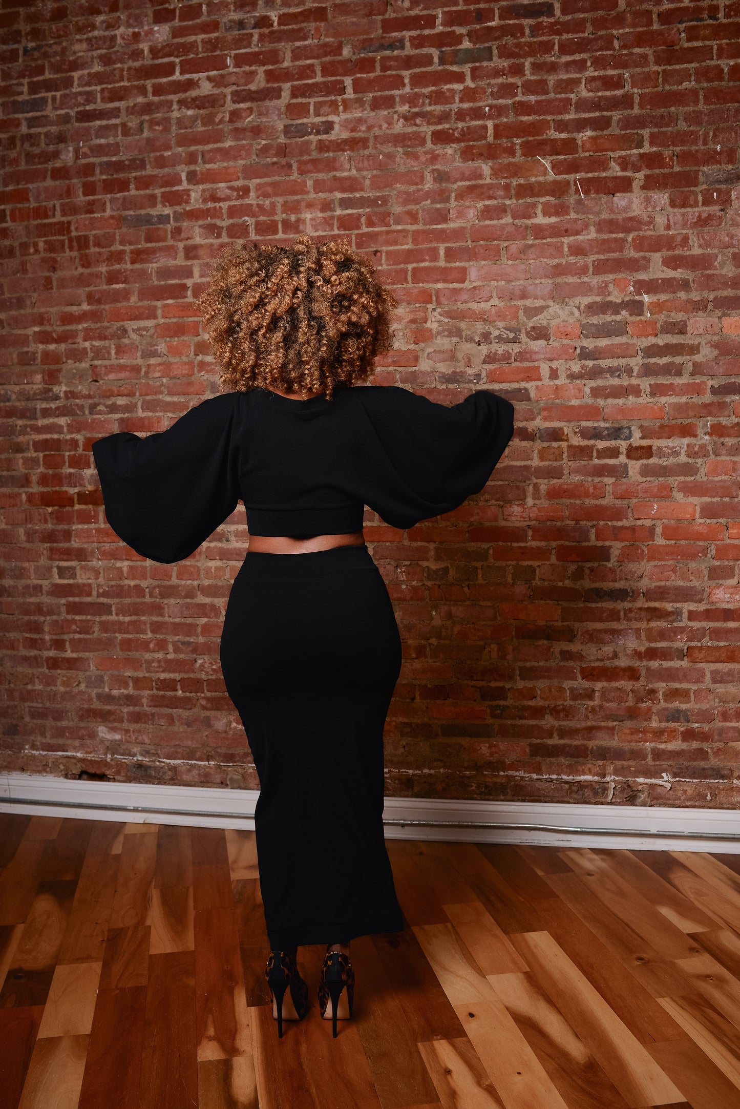 bishop sleeve crop + pencil skirt