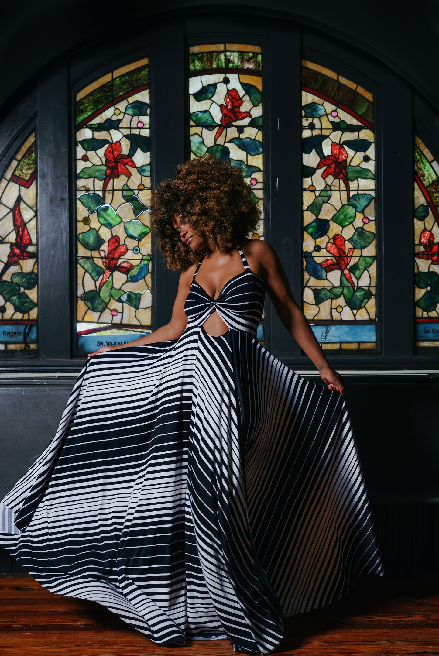 :: select :: white/black stripe ladylike/unladylike halter