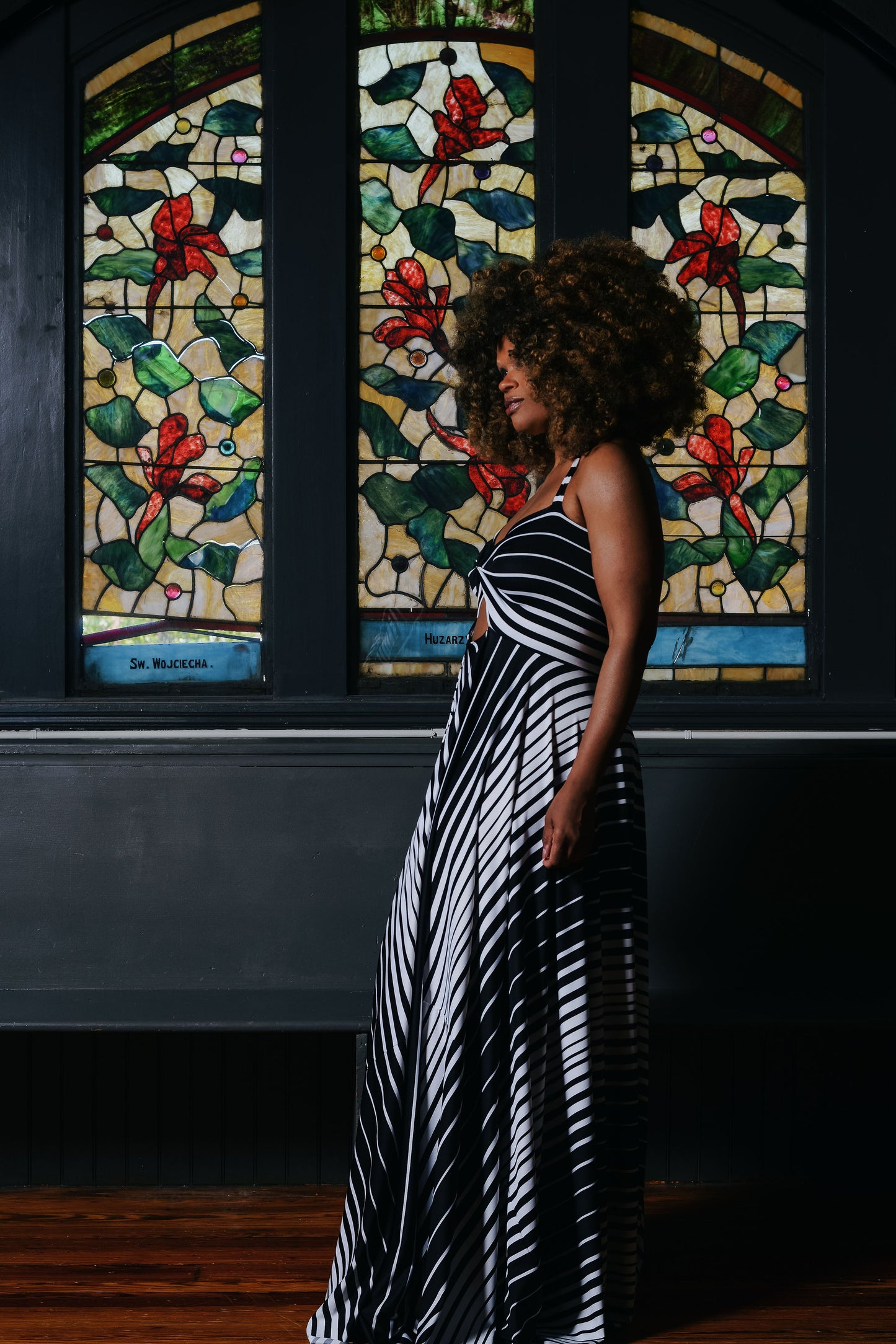 :: select :: white/black stripe ladylike/unladylike halter