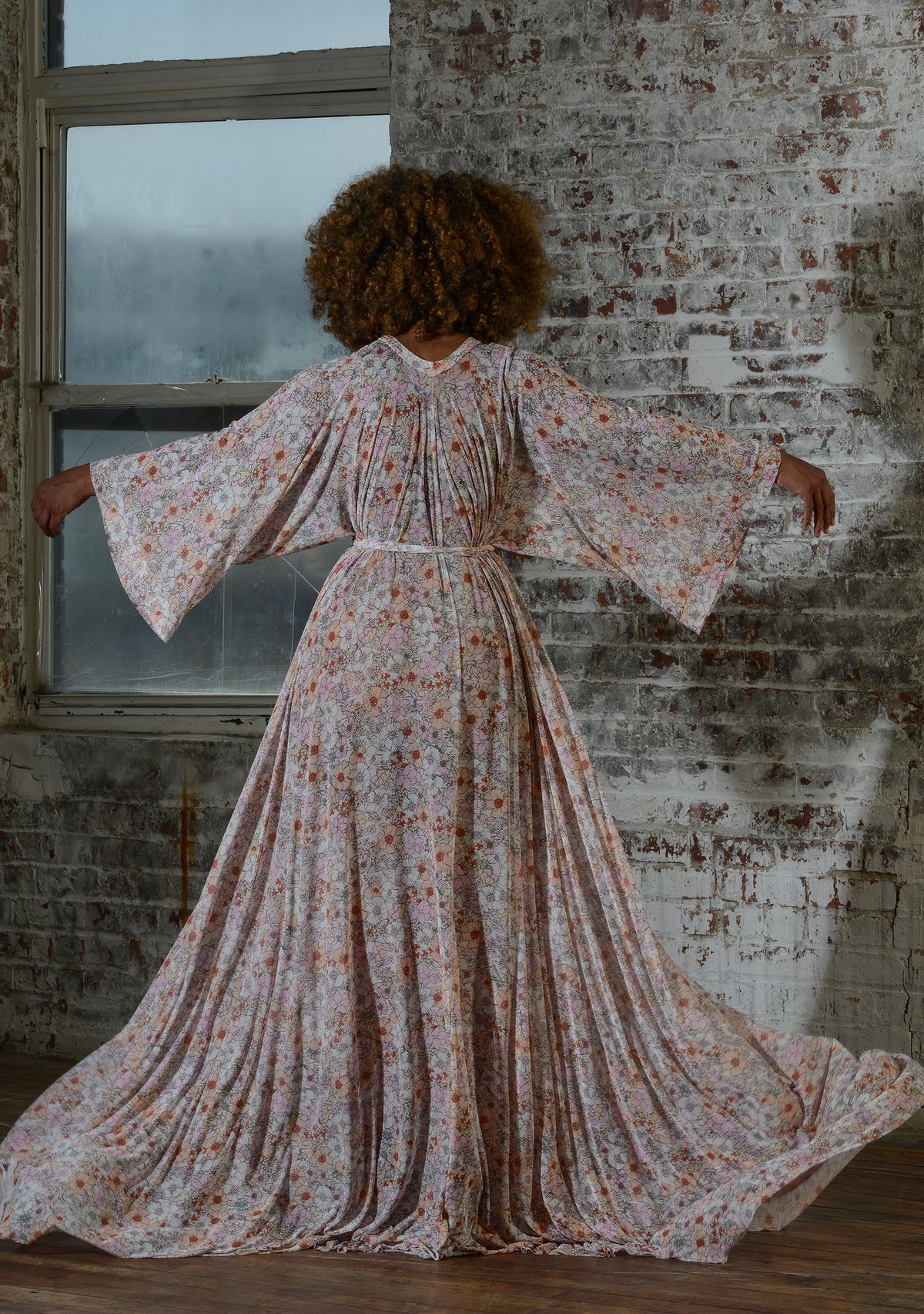 savanna poweremesh kimono sleeve v-neck